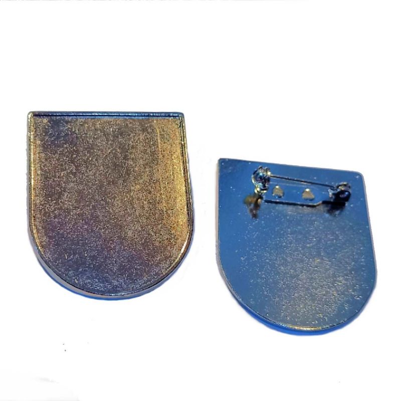 Premium badge shield 29x36.5 silver pin clasp & clear dome